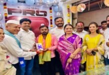 जामखेडमध्ये टेक्नॉलॉजीचा नवा धमाका! आष्टेकर मोबाईलमध्ये iPhone 18 Pro Seriesचे दिमाखदार लॉन्चिंग