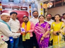जामखेडमध्ये टेक्नॉलॉजीचा नवा धमाका! आष्टेकर मोबाईलमध्ये iPhone 18 Pro Seriesचे दिमाखदार लॉन्चिंग