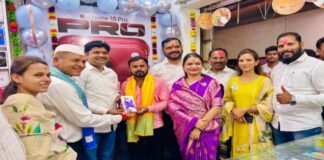 जामखेडमध्ये टेक्नॉलॉजीचा नवा धमाका! आष्टेकर मोबाईलमध्ये iPhone 18 Pro Seriesचे दिमाखदार लॉन्चिंग
