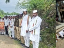 ढोल-डीजेला फाटा! टाळ-मृदंगाच्या गजरात खर्डा पोलिसांची संस्कृती जपणारी गणेश मिरवणूक   ‘परंपरा जपूया, ध्वनीप्रदूषण टाळूया’चा खर्डा पोलीसांकडून अनोखा संदेश