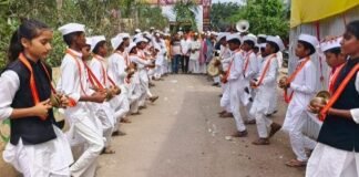 जामखेडकर थक्क! डीजे नाही, डॉल्बी नाही… फक्त टाळ-मृदंगाचा दणदणाट बैलगाडीत हिंदवी स्वराज्य युवा प्रतिष्ठानची बाप्पाचे शाही विसर्जन