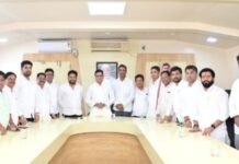 दुष्काळात राजकारण नाही, शेतकरीच मोठा! अहिल्यानगर जिल्हा बँक बिनविरोध होणार, संगमनेरात सर्वपक्षीय नेत्यांची ऐतिहासिक एकजूट!
