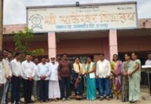 टीईटीचा टप्पा पार करत गीता वराट व सायली मुरूमकर यांची शिक्षकपदी झेप, श्री साकेश्वर विद्यालयात यशस्वी लेकींचा थाटात सत्कार! ‘यशाला शॉर्टकट नसतो, जिद्द, चिकाटी आणि सातत्याने प्रयत्न करा’ — सत्कारमूर्तींचा विद्यार्थ्यांना संदेश