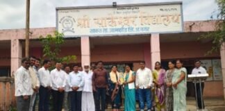 टीईटीचा टप्पा पार करत गीता वराट व सायली मुरूमकर यांची शिक्षकपदी झेप, श्री साकेश्वर विद्यालयात यशस्वी लेकींचा थाटात सत्कार! ‘यशाला शॉर्टकट नसतो, जिद्द, चिकाटी आणि सातत्याने प्रयत्न करा’ — सत्कारमूर्तींचा विद्यार्थ्यांना संदेश
