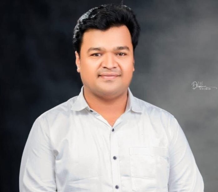 जिल्हा बँकेच्या रणांगणात आकाश बाफना यांचा निर्धार, ‘पक्षाच्या आदेशासोबत खंबीरपणे उभा राहणार!’ जिल्हा बँकेच्या रणांगणात आकाश बाफना यांचा निर्धार, ‘पक्षाच्या आदेशासोबत खंबीरपणे उभा राहणार!’
