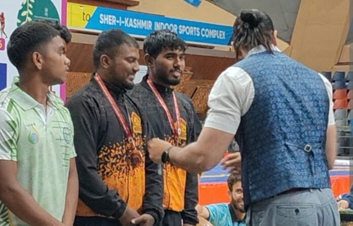 ऑल इंडिया इंटर युनिव्हर्सिटी वुशू स्पर्धेत जामखेडच्या रोहित थोरातचा कांस्यपदकावर ठसा! जम्मू-काश्मीरमध्ये दमदार कामगिरी; यापूर्वी मॉस्को स्टार आंतरराष्ट्रीय स्पर्धेतही पटकावले होते कांस्यपदक