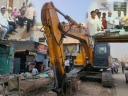 अतिक्रमण हटाव मोहिमेला दुसऱ्याच दिवशी ब्रेक! गरीबांच्या टपऱ्यांवर हातोडा, बड्या बांधकामांवर प्रशासनाची ‘मेहरबानी’?  जामखेडच्या अतिक्रमण हटाव मोहिमेवर प्रश्नचिन्ह