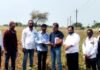 साकतमध्ये तहसीलदार थेट बांधावर, पिकांची पाहणी करत सरसकट पंचनाम्यांना सुरुवात! शेतकऱ्यांना सरसकट अनुदान द्या – डॉ. भगवानराव मुरूमकर