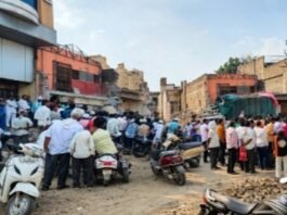 जामखेड महामार्ग अतिक्रमण हटाव मोहिमेचा पाचव्या दिवशीही गोंधळ! ‘रोव्हर’ मशीनचा सर्व्हर डाऊन, मोजणी रखडली, व्यापाऱ्यांचा संभ्रम कायम!  मंगळवारी भूमिअभिलेख, राष्ट्रीय महामार्ग आणि नगरपरिषदेकडून संयुक्त मोजणीचे आश्वासन