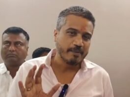 पाच हजारांची मदत म्हणजे शेतकऱ्यांची थट्टा! हेक्टरी एक लाख द्या, रोहित पवारांचा सरकारला इशारा, राज्यभर आंदोलन छेडणार!  व्यापाऱ्यांना दिलासा देण्यासाठी रोहित पवार मैदानात!