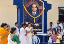 जामखेडच्या सिद्धार्थनगरात ७० वा धम्मचक्र प्रवर्तन दिन उत्साहात साजरा! बुद्धवंदना, दीपप्रज्वलन अन् डॉ. बाबासाहेब आंबेडकरांना अभिवादन; अपूर्ण बुद्धविहाराचे बांधकाम पूर्ण करण्याची मागणी