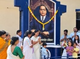 जामखेडच्या सिद्धार्थनगरात ७० वा धम्मचक्र प्रवर्तन दिन उत्साहात साजरा!  बुद्धवंदना, दीपप्रज्वलन अन् डॉ. बाबासाहेब आंबेडकरांना अभिवादन; अपूर्ण बुद्धविहाराचे बांधकाम पूर्ण करण्याची मागणी