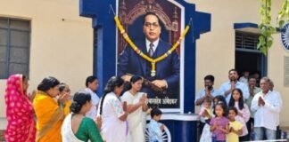 जामखेडच्या सिद्धार्थनगरात ७० वा धम्मचक्र प्रवर्तन दिन उत्साहात साजरा! बुद्धवंदना, दीपप्रज्वलन अन् डॉ. बाबासाहेब आंबेडकरांना अभिवादन; अपूर्ण बुद्धविहाराचे बांधकाम पूर्ण करण्याची मागणी