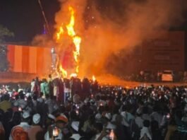 जामखेडमध्ये शिवशौर्याचा जागर! हजारो शिवभक्तांच्या साक्षीने रावण दहन, दुर्गामाता महादौडीचा दिमाखदार समारोप!  २५ वर्षांची परंपरा कायम; लोहारदेवी मंदिर परिसरात शिवकालीन मर्दानी खेळांची चित्तथरारक प्रात्यक्षिके, खर्डा चौकात छत्रपती शिवाजी महाराजांच्या स्मारकाची मागणी पुन्हा ऐरणीवर!