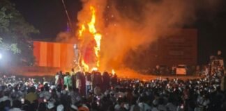 जामखेडमध्ये शिवशौर्याचा जागर! हजारो शिवभक्तांच्या साक्षीने रावण दहन, दुर्गामाता महादौडीचा दिमाखदार समारोप! २५ वर्षांची परंपरा कायम; लोहारदेवी मंदिर परिसरात शिवकालीन मर्दानी खेळांची चित्तथरारक प्रात्यक्षिके, खर्डा चौकात छत्रपती शिवाजी महाराजांच्या स्मारकाची मागणी पुन्हा ऐरणीवर!