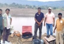 भुतवडा तलावात अत्यल्प पाणीसाठा, जामखेडकरांवर भीषण पाणीटंचाईचे संकट! पाणीटंचाईचे संकट दारात, प्रशासनाला उशिरा जाग! भुतवडा तलाव परिसरातील विद्युत मोटारी, पाईप, केबल अन् स्टार्टर साहित्य जप्त